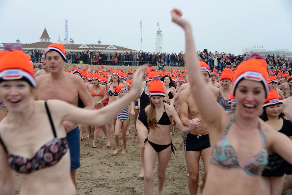 ../Images/Nieuwjaarsduik Noordwijk 2020 051.jpg